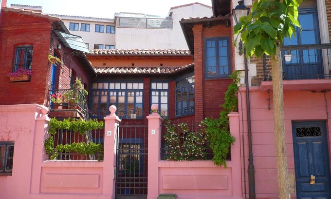 Centro histórico de León Apartamento | El 8 de Serranos - 1º - Casa con garaje