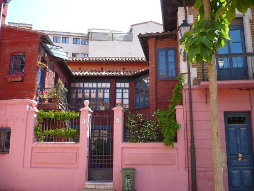Centro histórico de León Apartamento | El 8 de Serranos - Bajo - Casa con garaje