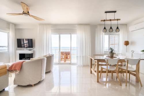 Cullera Apartamento | El Acuario - Primera línea y todas las ventanas dan al mar