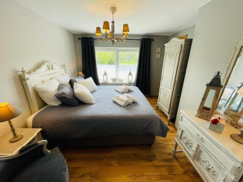 Thy-le-Chateau Cama Y Desayuno | El Bre du Faubourg