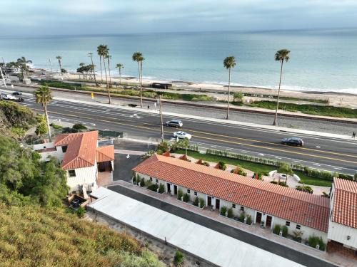 Capistrano Beach Hotel | El Caminante Bar & Bungalows