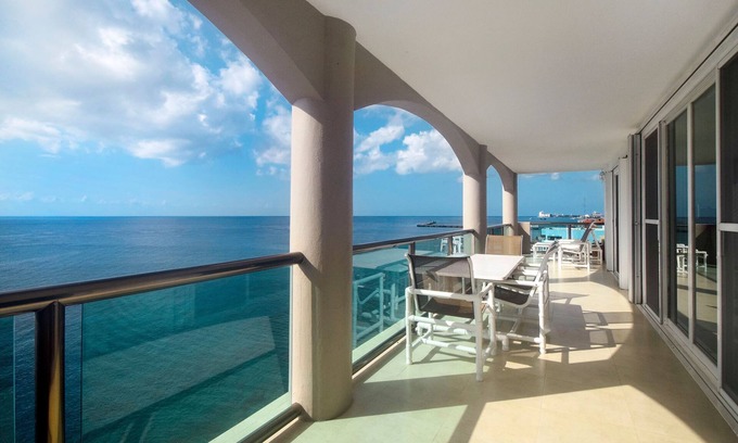 Colonia Andrés Condominio | Luxurious and Spacious 6th floor Oceanfront Condo