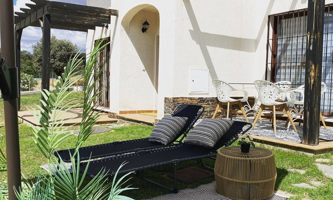 El Ronquillo Cabaña | Casa Rural a estrenar, en urb. Priv. con 4 piscinas y pista de pád