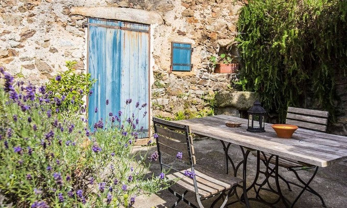 Montferrer Cabaña | El Casot, a tranquil retreat with pool in its own valley 30 miles from the sea