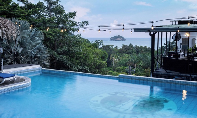 Manuel Antonio Hotel | El Faro Containers Beach Hotel