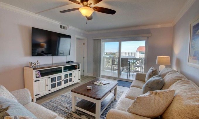 Fort Walton Beach Casa | El Matador 461 - Beautiful views of the pool and Gulf of Mexico