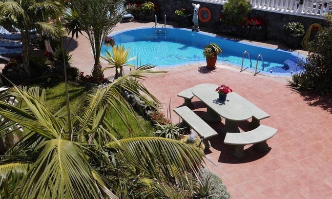 Arenas del Mar Apartamento | El Médano Apartment with Stunning Pool Views