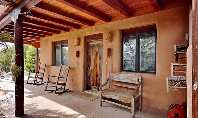 Las Campanas Casa | El Otro Tierra | Cozy Retreat, Mountain Views + Near Downtown
