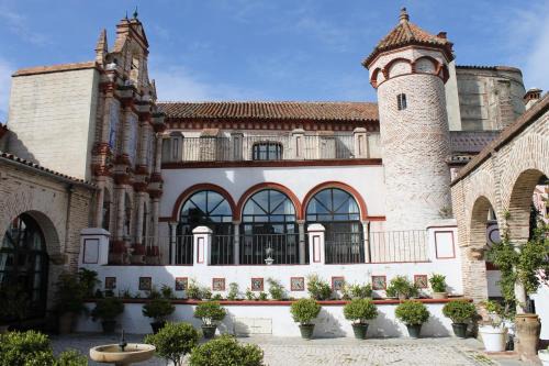 Cazalla De La Sierra Casa | El Palacio de San Benito