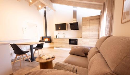 Beceite Apartamento | El sueño del Búho 6. Ático con chimena