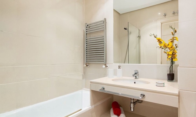 El Viso Apartamento | El Viso Smart - Near U.S. Embassy