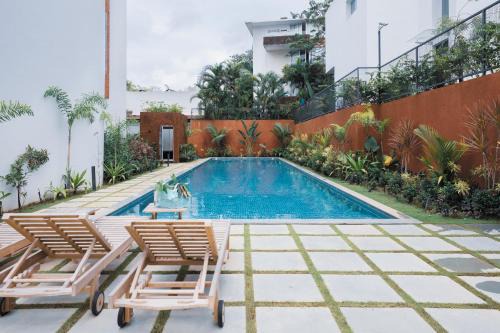 Nerul Apartamento | El Volar 2BHK Luxury Apartments 10 Minutes from Candolim Beach with Big common Pool, Fully Equipped Kitchen, 24x7 Security, Wifi