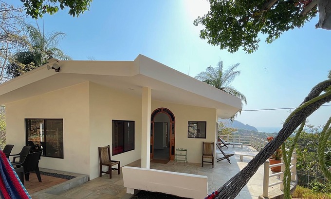 Chiltiupan Casa | El Zonte mountain home with stunning ocean views 5 minutes walk to beach