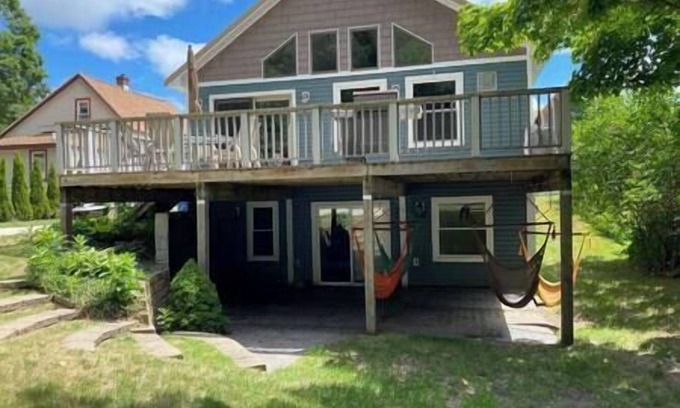 Elberta Casa | Elberta Bluffs Cottage