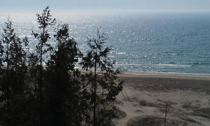 Elberta Casa | Elberta / Frankfort, Vistas al agua, cerca de la playa, capacidad para 8, $ 1300 / wk