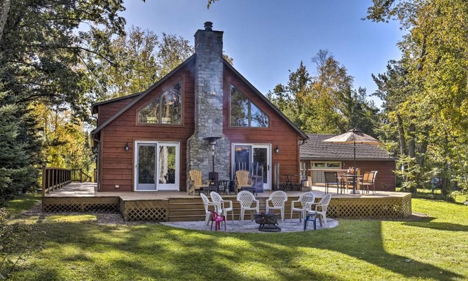 Elcho Casa | Elcho Escape with Private Dock on Post Lake!