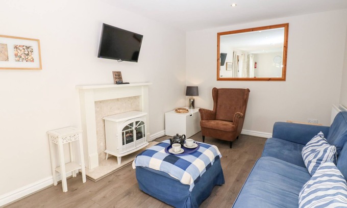 Richmond Cabaña | ELDER COTTAGE, pet friendly, with a garden in Eppleby