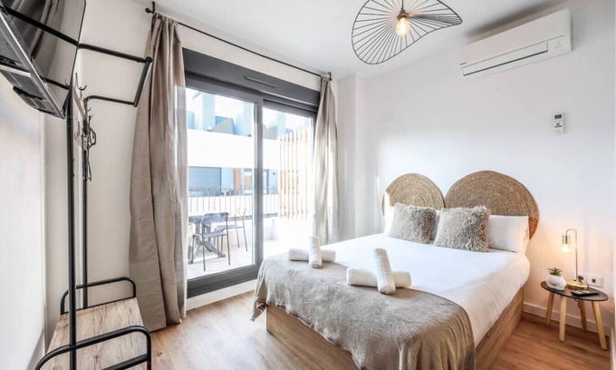 San Sebastián de los Reyes Apartamento | Elegant Studio with Private Terrace by RentitUP