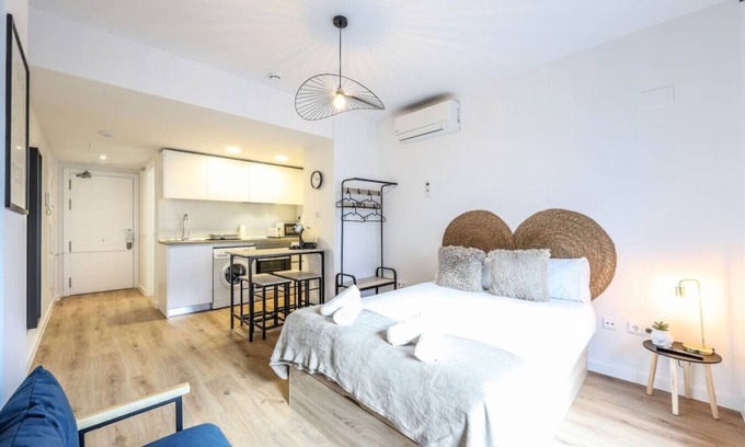San Sebastián de los Reyes Apartamento | Elegant Studio with Private Terrace by RentitUP