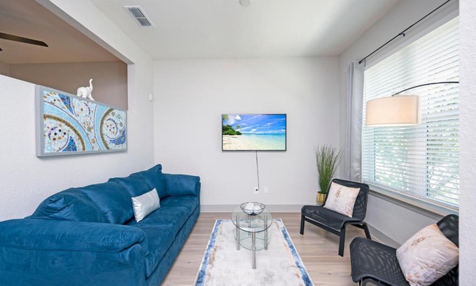 East Ybor Apartamento | Electric, Chic, YBor, Channelside, 1BR - 5 ppl