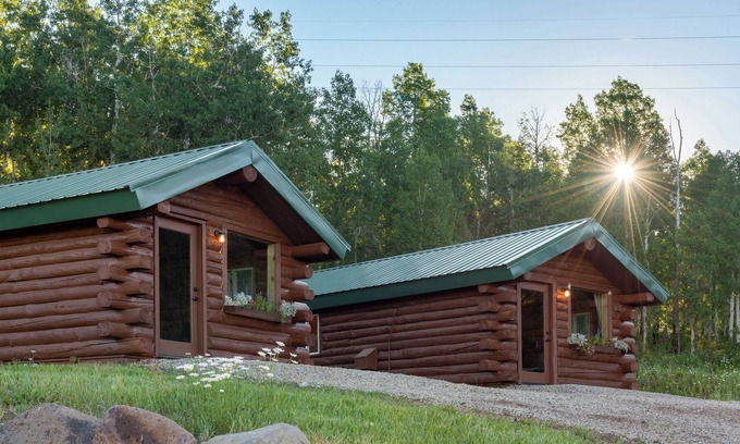Paonia Cabina | Electric Mountain Lodge: Remodeled/Views/Restaurant/Bar/Events/Snowmobiles | 5
