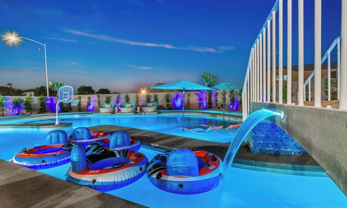 Coachella Casa | Electric Slide- Lazy River, Pickleball, Resort backyard & Game room