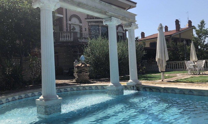 Tivoli Villa | Elegante, bien comunicado con piscina privada. Con vistas a Tivoli Villa Adriana