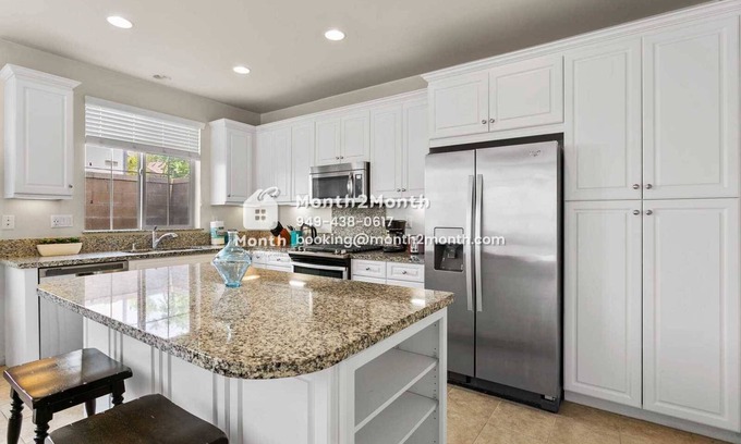 Portola Springs Casa | Elegancy Acme on Bright Poppy #2943