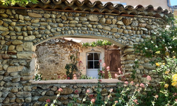 Valensole Otro | Elegante casa de campo del siglo XVIII en Provenza con vistas panorámicas y pisc
