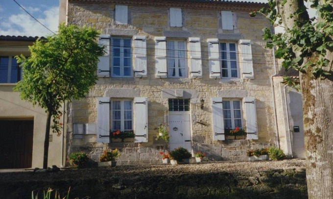 Clairac Casa | Una elegante ribera del s. XVIII "Maison de Maitre" con vistas a la abadía