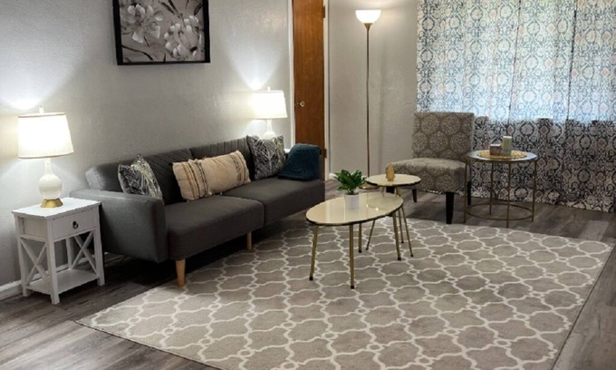 Ottawa Casa | Elegant 1Bed/1Bath Pets OK, Close to ProMedica, UT