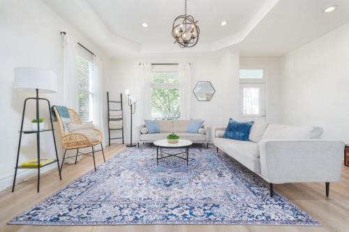 Springfield Apartamento | Elegant 2 BR apt in the heart of historic SPR - 5 min drive to TIAA Bank Field