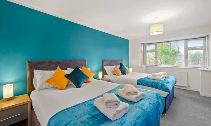Underhill Apartamento | Elegant 2Bed/1Bath Ground Floor Flat with FREE WiFi