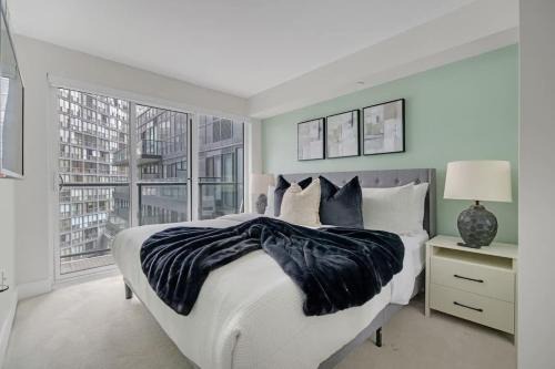 Bay Cloverhill Apartamento | Elegant 2BR Condo in Downtown Toronto Sleeps 6