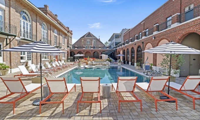 New Orleans Hotel | Elegant 2BR Getaway in New Orleans’ Iconic Neighborhood