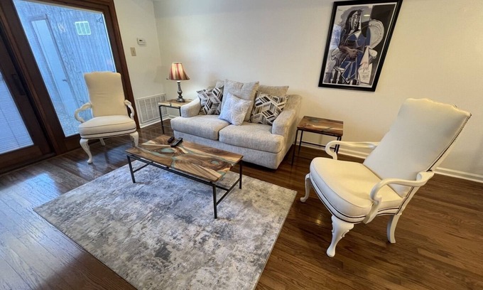 Meriwether Condominio | Elegant 2BR Midtown Condo W/Flair
