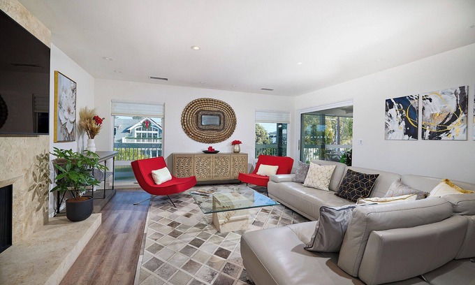 Coronado Condominio | Elegant 3 bedroom/2.5 bath condo 1 blk from Hotel del Coronado