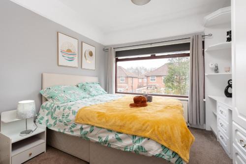 Droylsden Apartamento | Elegant 3-Bedroom Manchester Retreat Free Parking KeenzChillz