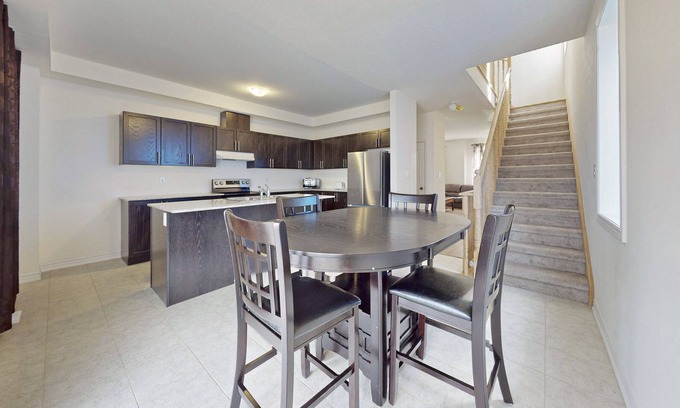 Bowmanville Casa | Elegant 3-bedroom townhouse