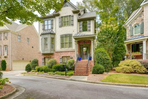 Sandy Springs Casa | Elegant 3BR Atlanta Home with Jacuzzi!