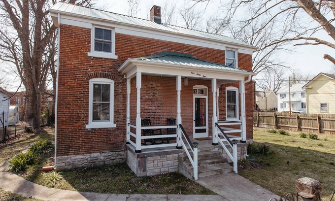 Ste Genevieve Casa | Elegant 3BR in the Heart of Historic Ste Genevieve