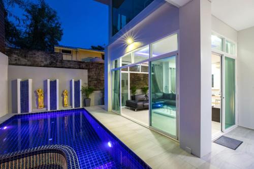 Ban Saiyuan Apartamento | Elegant 3BR Private Pool Villa Sara near Naiharn