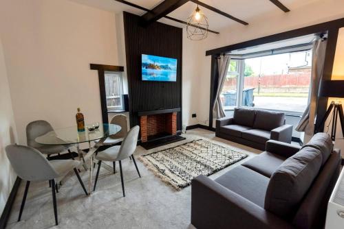 Seisdon Casa | Elegant 4-Bedroom Getaway - Parking for 4 cars