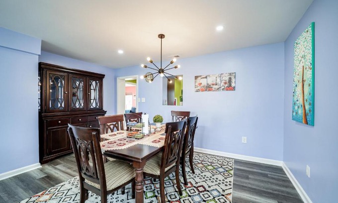 Seminary Hill Apartamento | Elegant 4 Bedroom Home with Office and Parking.