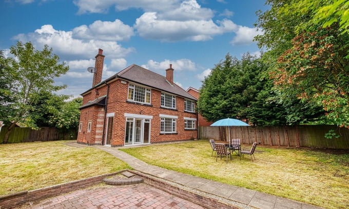 Newark upon Trent Casa | Elegant 5 Bedroom house in Nottingham