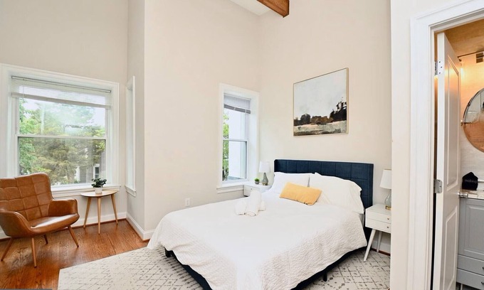 Trinidad Casa | Elegant 5BR home 1 mile from Capitol Hill!Free Parking!
