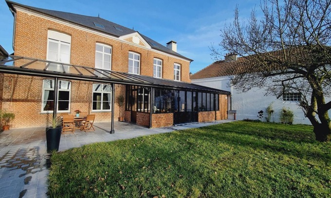 Arneke Cabaña | Casa señorial con jardín, cerca de Lille y Dunkerque, 5 habitaciones, ideal para familias y eventos.