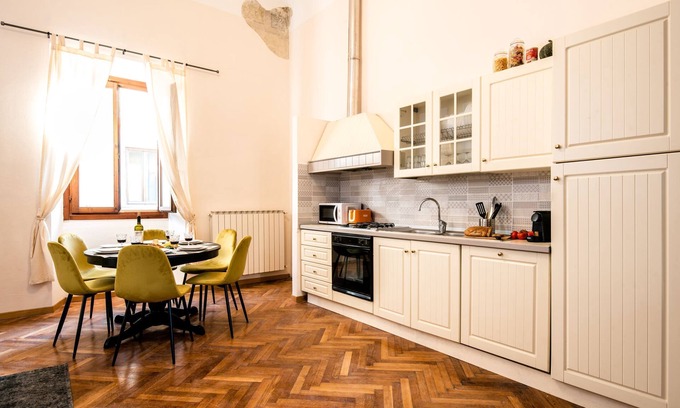 Santissima Annunziata Apartamento | Elegant and historic 3-Bedroom in city center