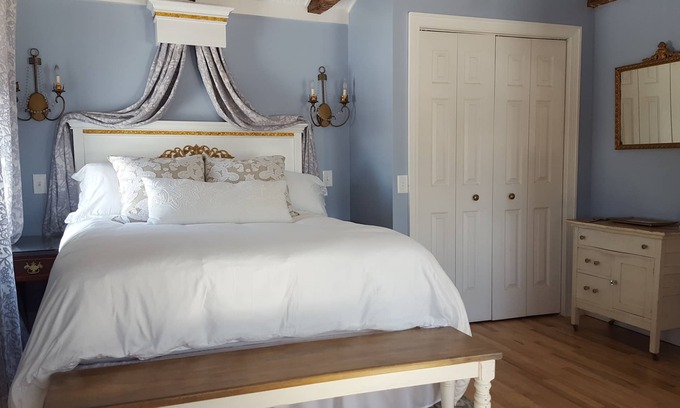 Lansing Cama Y Desayuno | Elegant and Historic Farmhouse B&B with Farm-to-Table Breakfast Near Ithaca
