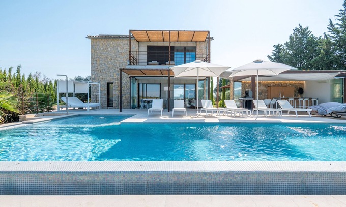 Inca Villa | Elegante y moderna Villa Son Set con piscina climatizada, campo de futbol, wi-fi y A/C